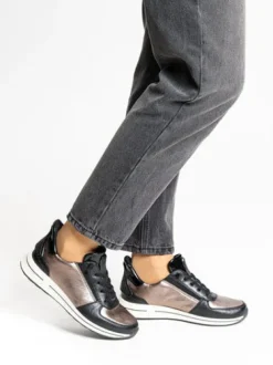 Ara 122483615-Trainer.