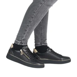 Remonte D2E0003- Trainer.